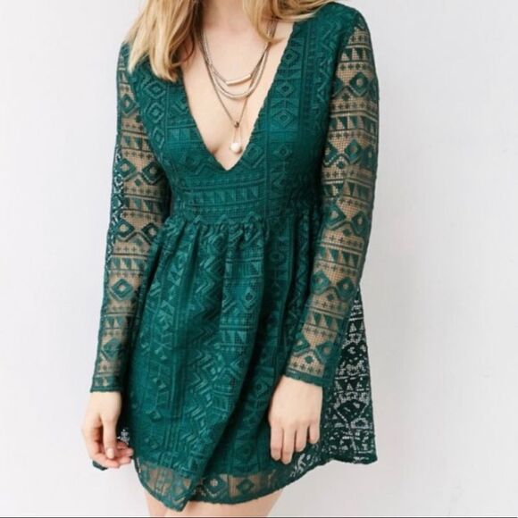 Little White Lies For UO Abi Geo Lace Dress NWT Medium - Picture 1 of 10